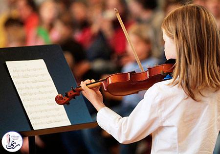 یکی از بزرگ ترین مزایایی موسیقی برای کودکان تقویت اعتماد به نفس در آنهاست